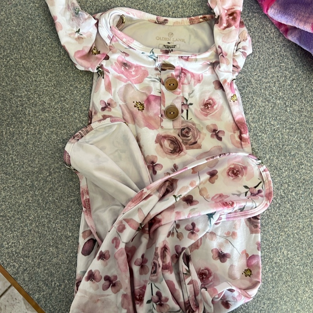 Caden Lane 0-3 Knot Gown